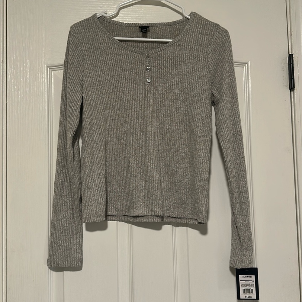 NWT Girls’ Art Class Gray Long Sleeve Top Size XL (14-16)